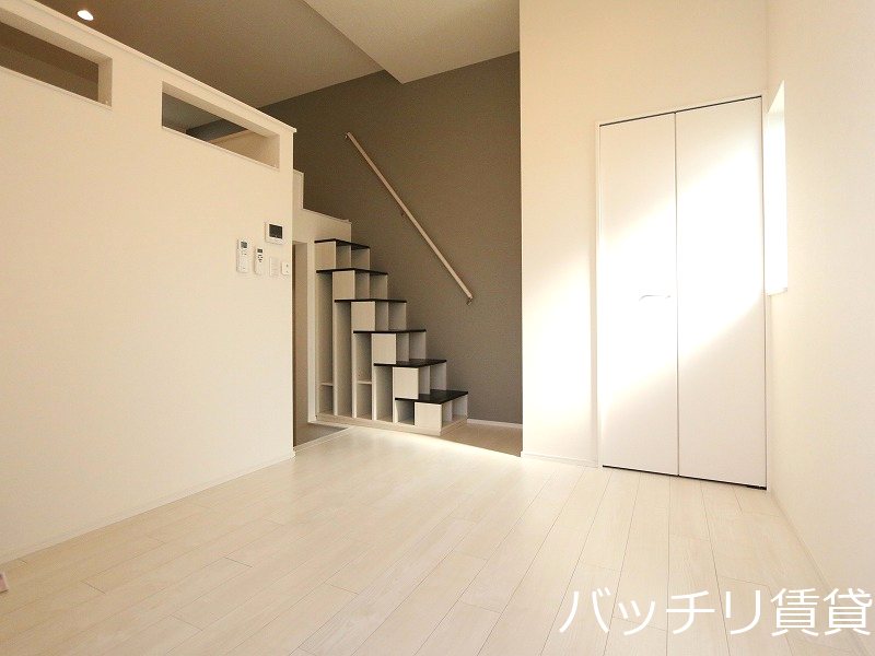 居室・リビング　同型タイプの為、現状を優先致します。