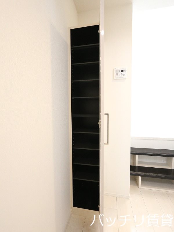 玄関　同型タイプの為、現状を優先致します。