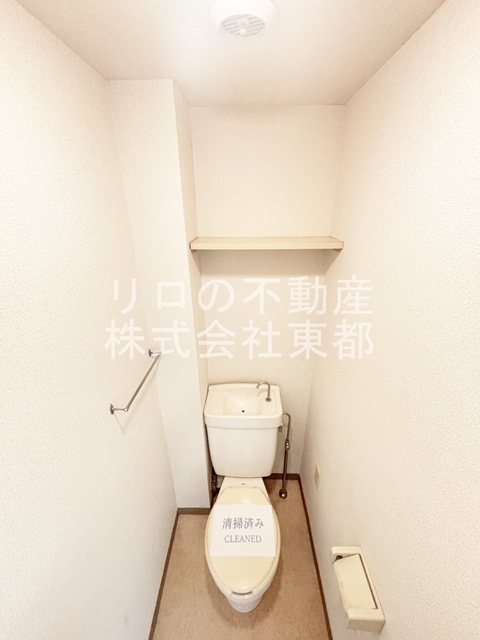 トイレ　上部収納棚あり！