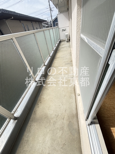 バルコニー　バルコニーがあるので洗濯物を太陽の下で干すことができます♪