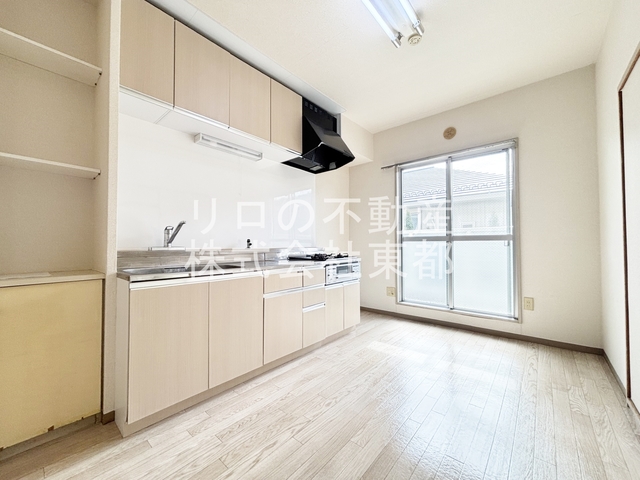 居室・リビング　ダイニングテーブルを置いたり自由にレイアウトできます☆