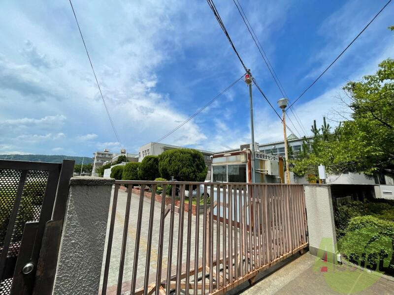 小学校　箕面市立西南小学校（小学校）まで1055m