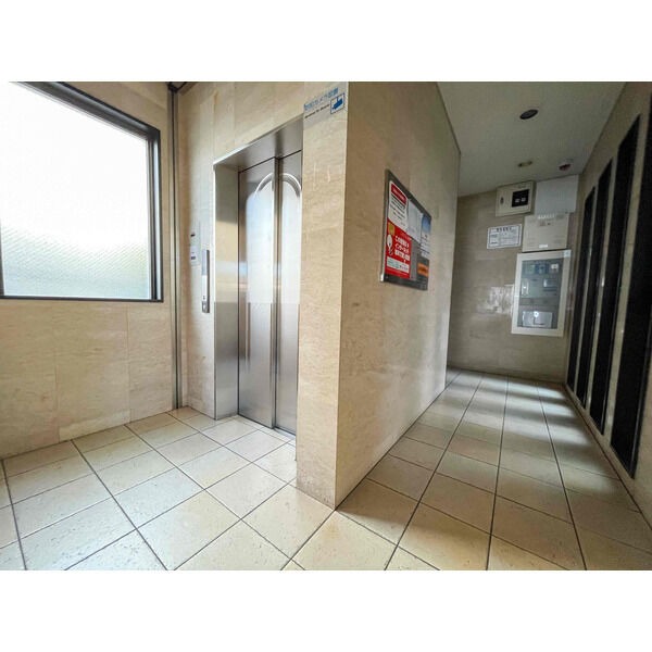 その他　エレベーターです