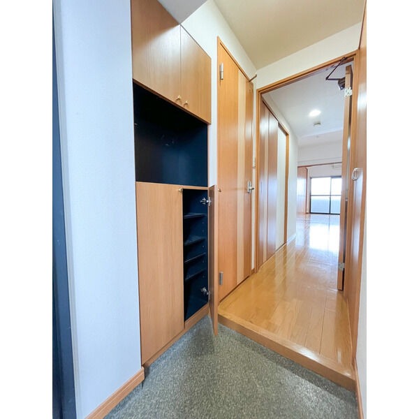 玄関　シューズボックスも十分な広さです