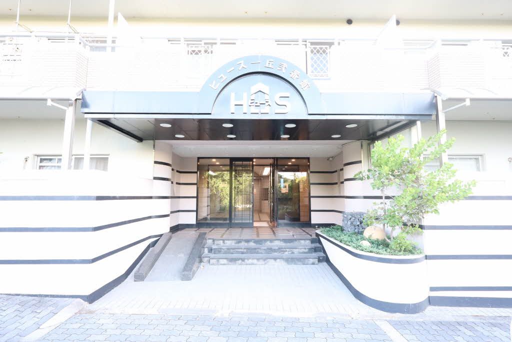 エントランス　【エントランス】マンションならではの雰囲気