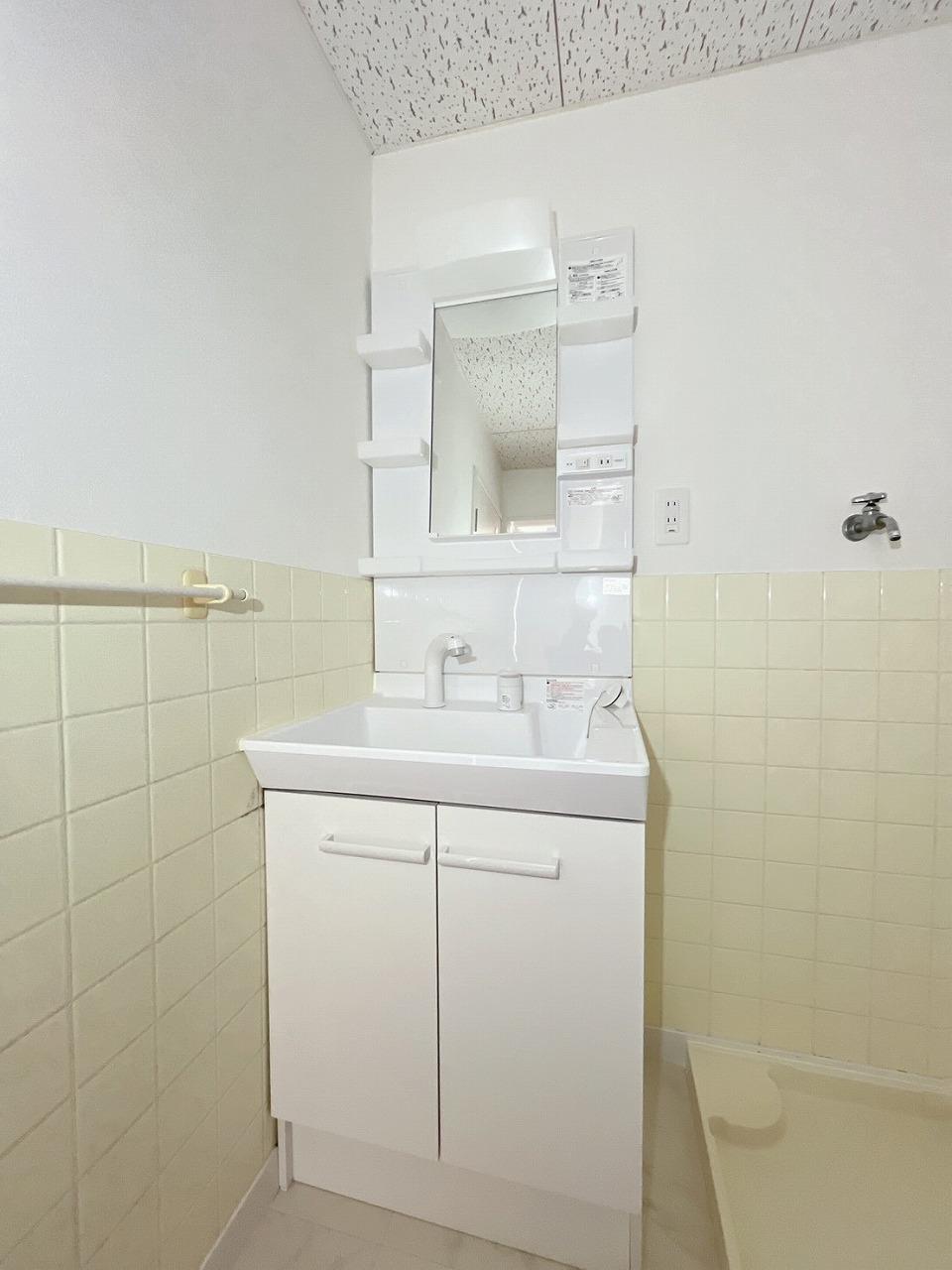 洗面設備　シャンプードレッサー＆洗濯機置き場