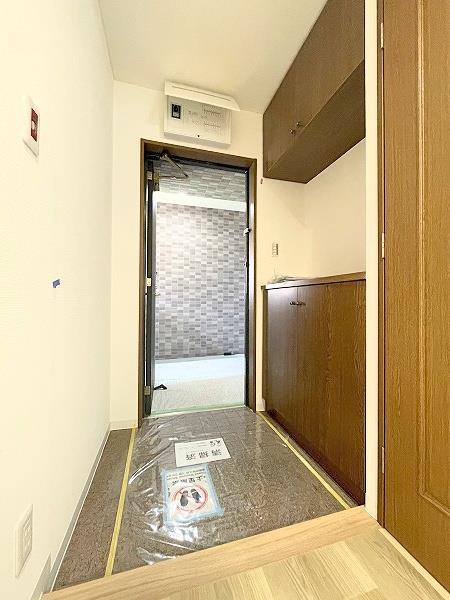 玄関　玄関内側