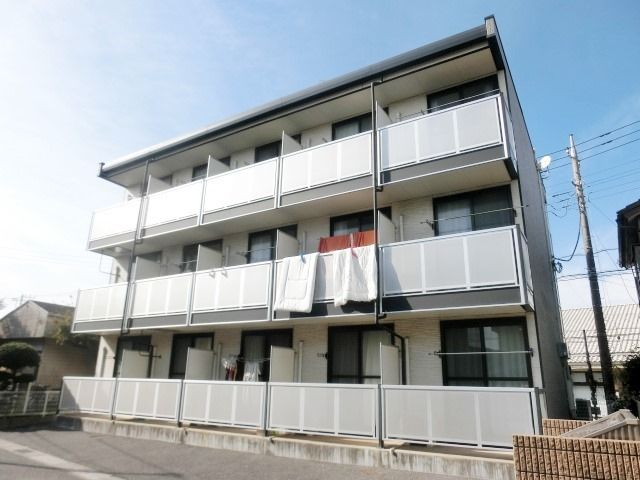 建物外観　コンビニ・スーパーも近く便利です