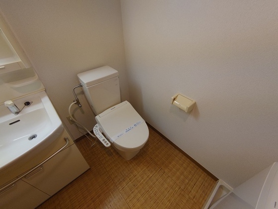 トイレ　※別部屋の写真です