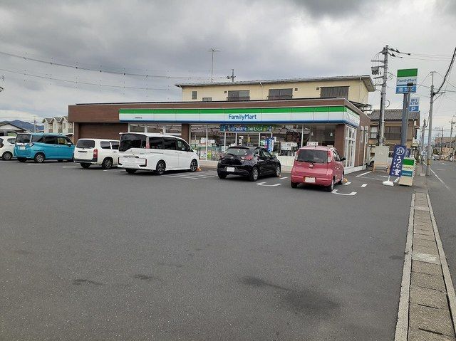 コンビニ　ファミリーマート植野町店（コンビニ）まで650m