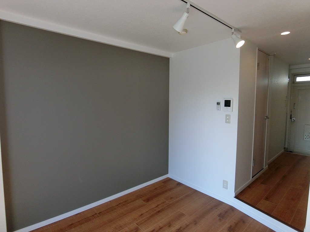 その他部屋・スペース　室内綺麗に仕上がってます。照明器具付き