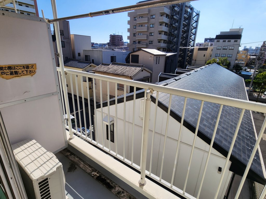 バルコニー　南向き陽当り良好です。