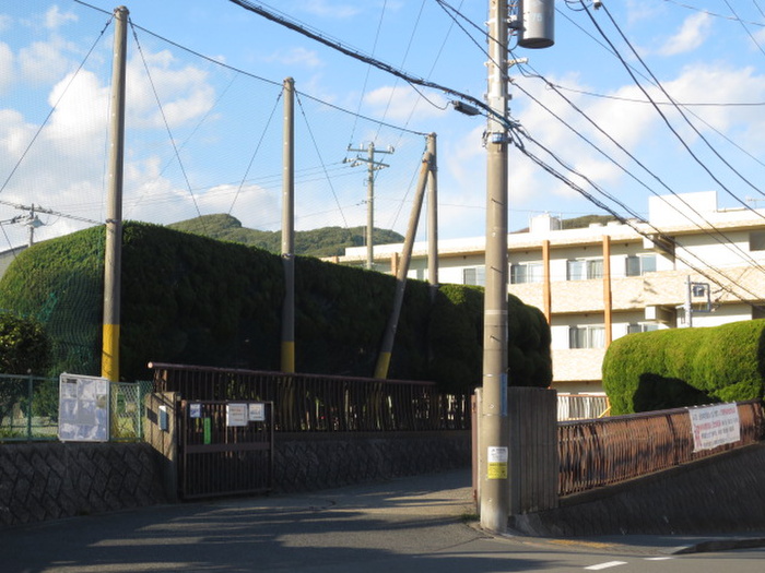 中学校　横須賀市立北下浦中学校（中学校）まで762m