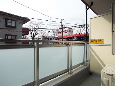 バルコニー　お洗濯にも便利なバルコニー付き