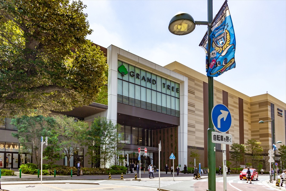 ショッピングセンター　GRAND TREE MUSASHIKOSUGI(グランツリ（ショッピングセンター）まで1043m