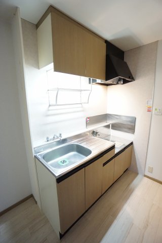 キッチン　※同物件・反転タイプの写真です。