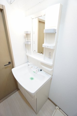 洗面設備　※同物件・反転タイプの写真です。