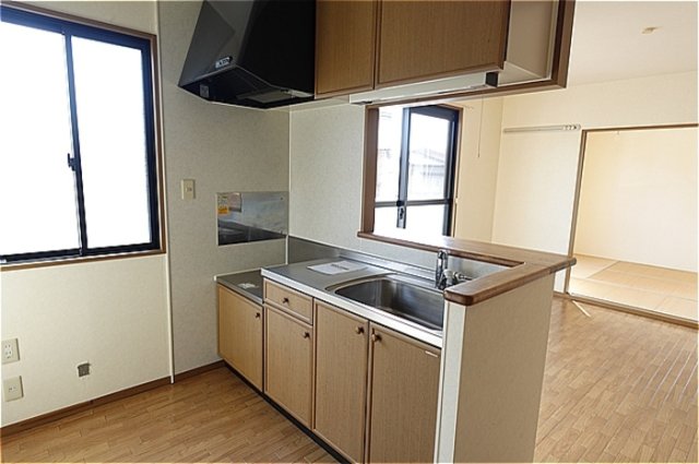 キッチン　対面キッチン（上部収納棚付き）