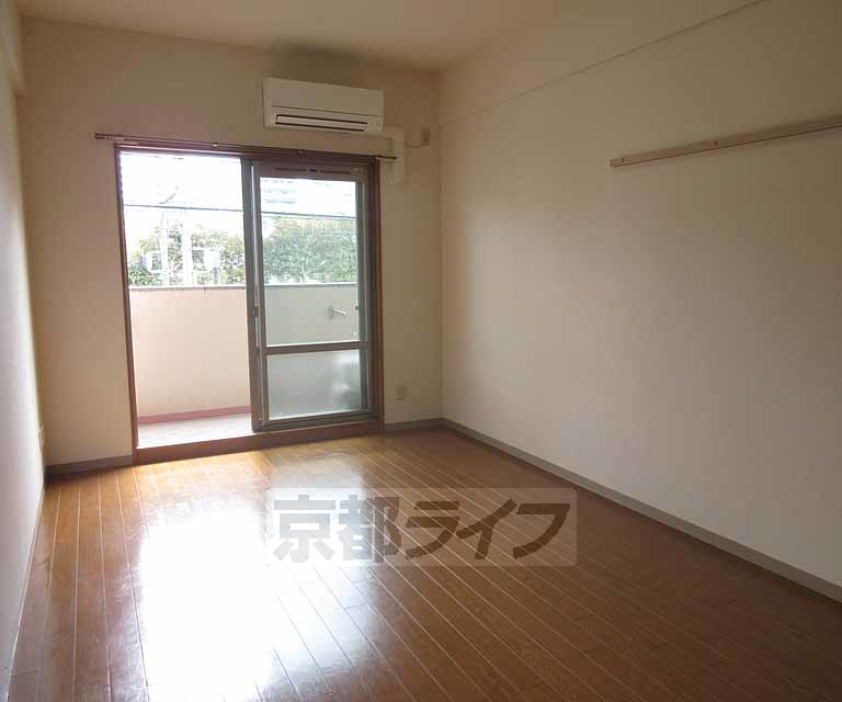 居室・リビング　エアコンのついた過ごしやすいお部屋です！