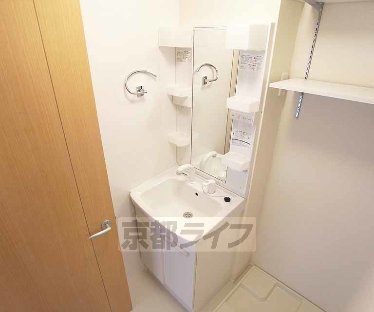 洗面設備　清潔感のある水廻り