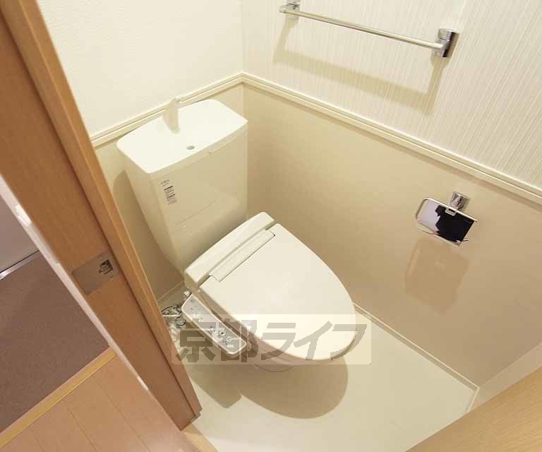 トイレ　温水洗浄便座付きで快適なトイレライフを・