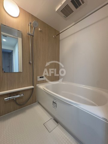 バス・シャワールーム　コンフォリア・リヴ北浜高麗橋　浴室