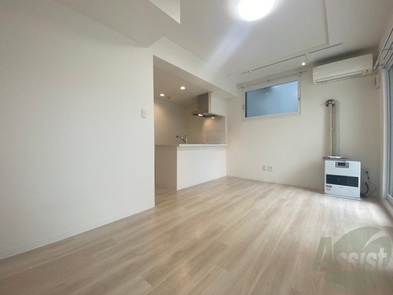 居室・リビング　リビングです。白を基調としていてお部屋全体が明るいですね！