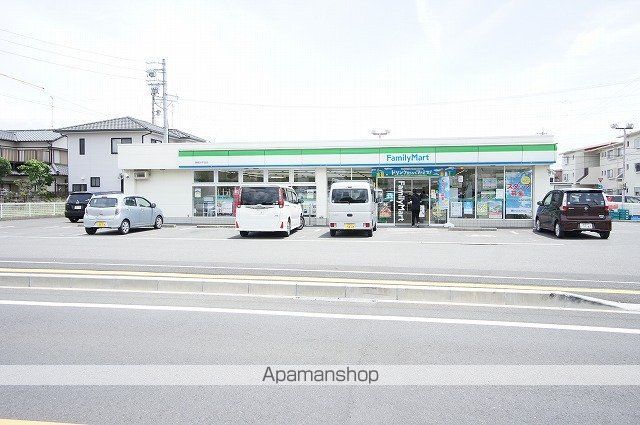 コンビニ　ファミリーマート（コンビニ）まで531m