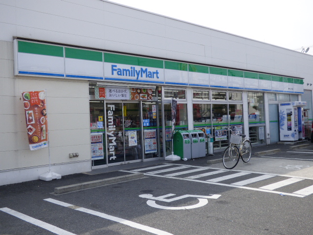 コンビニ　ファミリーマート（コンビニ）まで467m