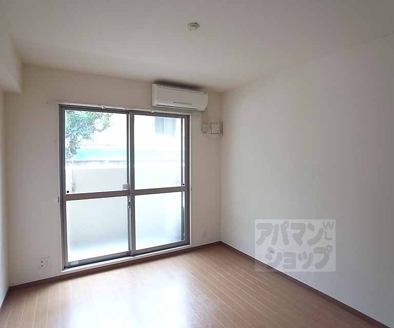 居室・リビング　南向きで１階でも日当たり良好です。