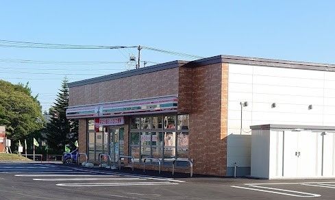 コンビニ　セブン-イレブン（コンビニ）まで200m