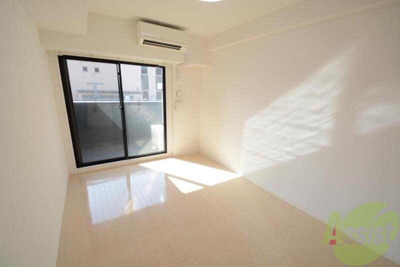 居室・リビング　白を基調としたお部屋です