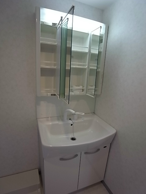 洗面設備　シャワー付洗面台