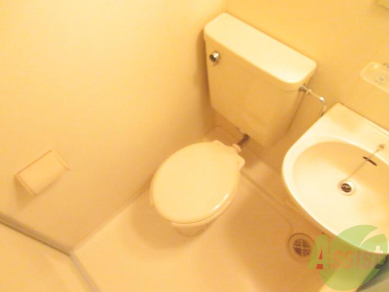 トイレ　お手洗いもお湯で流せて清潔な３点ユニットバス