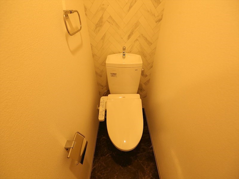 トイレ　温水洗浄暖房便座付トイレ