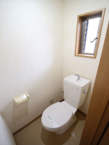 トイレ　トイレ　窓があり換気良好