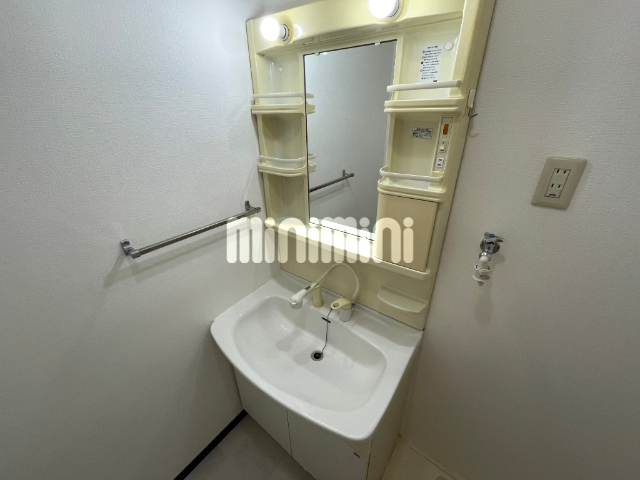 洗面設備　洗濯機スペース