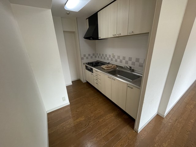 キッチン　3口ガスコンロ付きのシステムキッチン♪