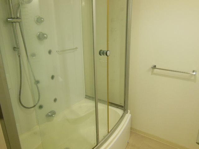 バス・シャワールーム　同物件同号室のお写真です。