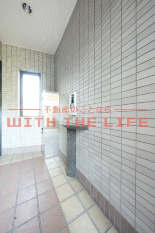 洗面設備　明るい洗面所です