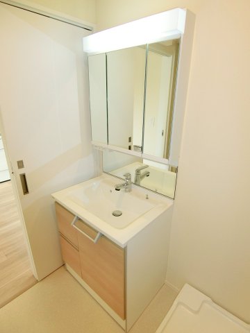 洗面設備　★三面鏡の独立洗面化粧台★