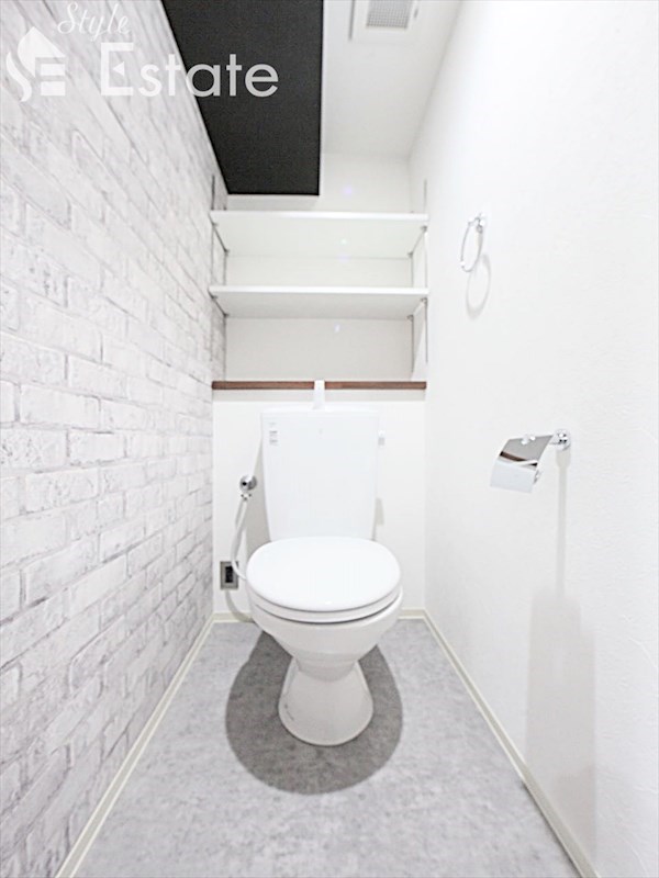 トイレ　トイレ　棚付き