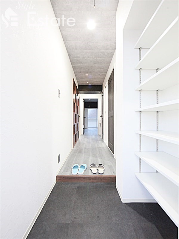 玄関　玄関　靴棚