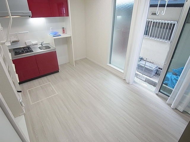 居室・リビング　白のフローリングがお洒落です