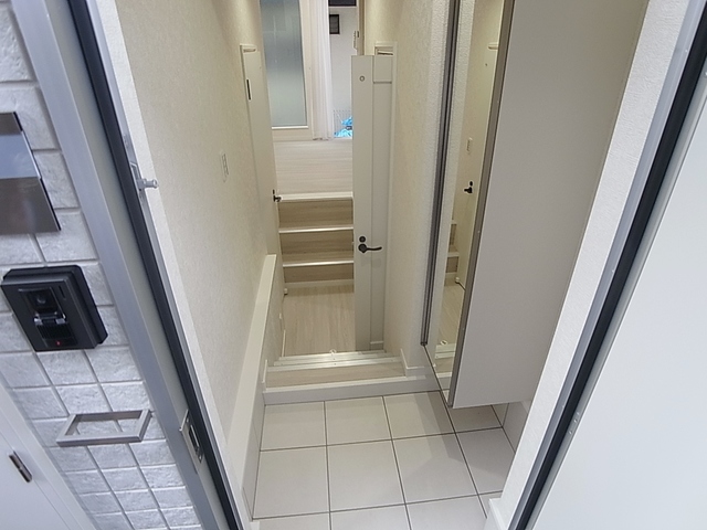 玄関　玄関にはシューズＢＯＸ完備