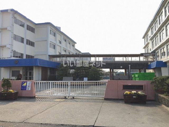 小学校　浜松市立芳川北小学校（小学校）まで981m