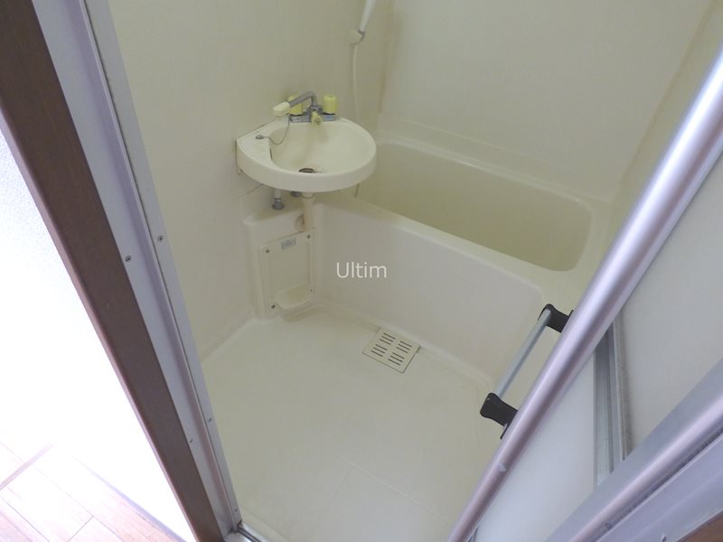 バス・シャワールーム　別部屋のお写真です。ご参考までに！