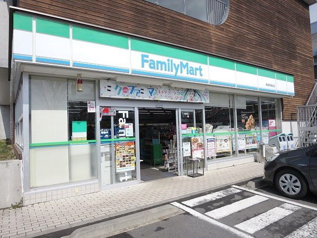 コンビニ　ファミリーマート（コンビニ）まで180m