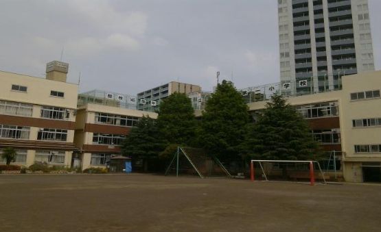 小学校　大田区立入新井第一小学校（小学校）まで540m