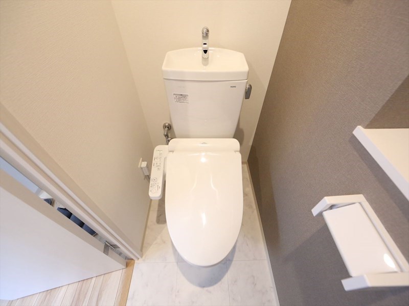 トイレ　温水洗浄暖房便座付トイレ